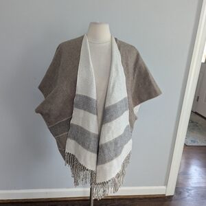 Women's LOFT XS / Small Tan Cream Plaid Poncho Scarf